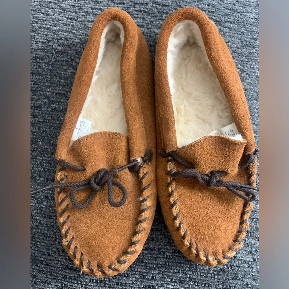 EUC Youth Girls Brown Suede Minnetonka Moccasins With Faux Fur Lining Size 2